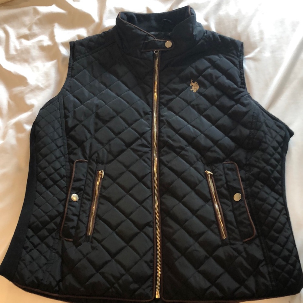 U.S. POLO ASSN. Black and brown quilted vest in excellent condition worn once